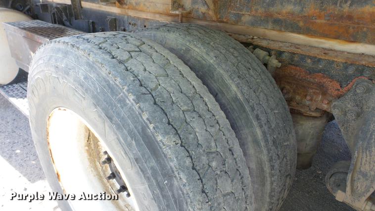 image for item DC1009 1996 Freightliner FLD tender truck