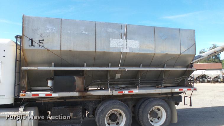 image for item DC1009 1996 Freightliner FLD tender truck