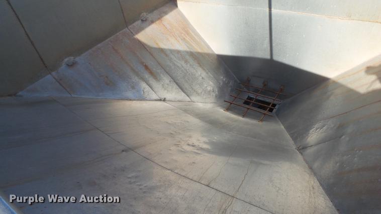 image for item DC1009 1996 Freightliner FLD tender truck