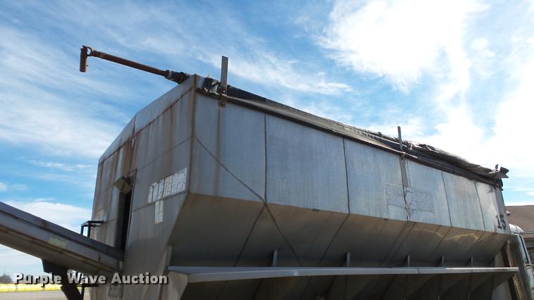 image for item DC1009 1996 Freightliner FLD tender truck