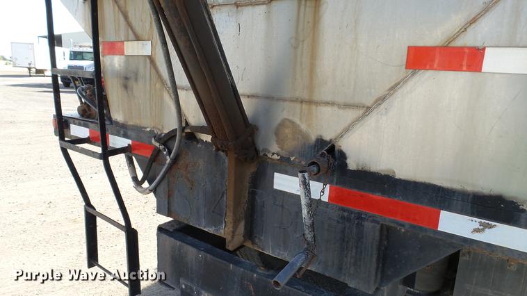 image for item DC1009 1996 Freightliner FLD tender truck