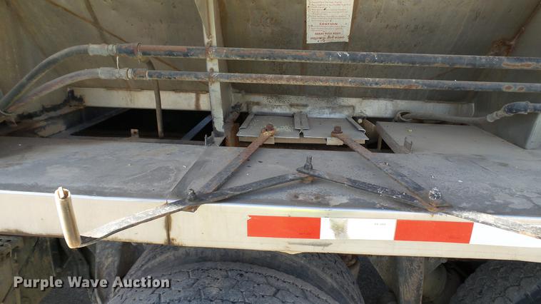 image for item DC1009 1996 Freightliner FLD tender truck