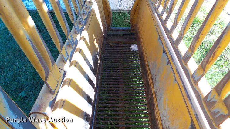 image for item DC1016 Circular Alleys squeeze chute