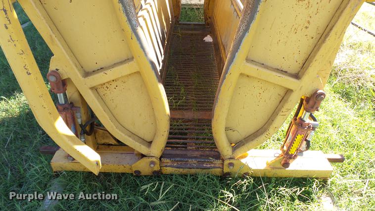 image for item DC1016 Circular Alleys squeeze chute