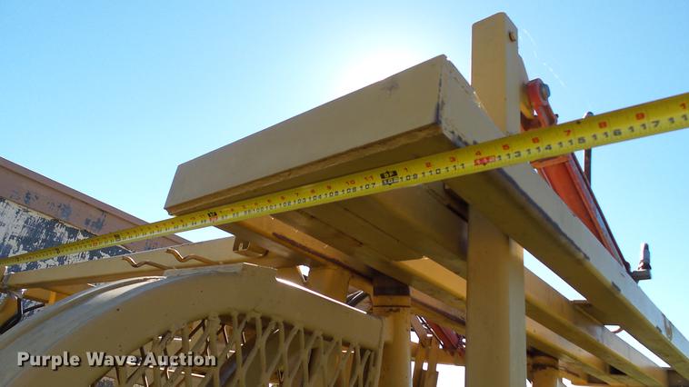 image for item DC1016 Circular Alleys squeeze chute