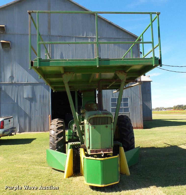 image for item DC1017 1972 John Deere 4000 tractor