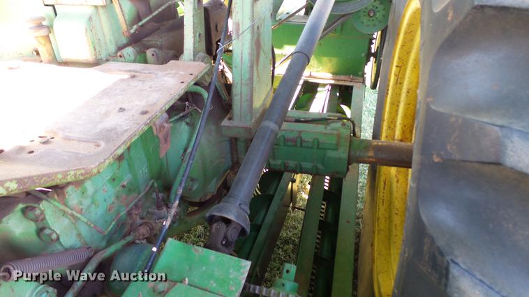 image for item DC1017 1972 John Deere 4000 tractor