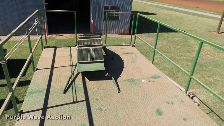 image for item DC1017 1972 John Deere 4000 tractor