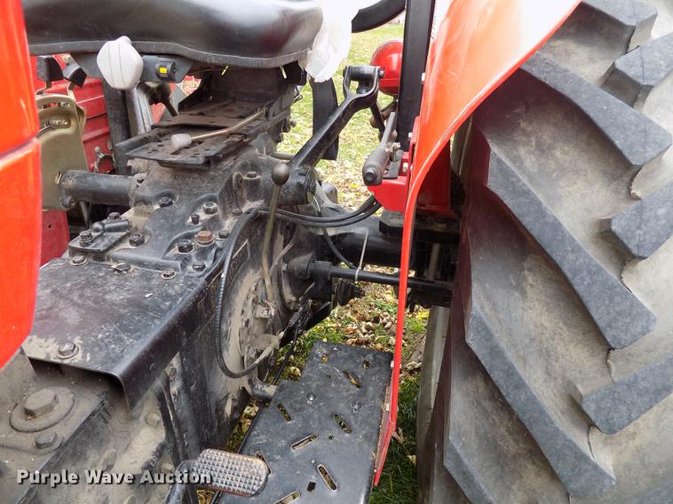 image for item DC4755 2000 Massey-Ferguson 231S tractor