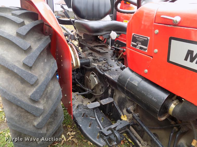 image for item DC4755 2000 Massey-Ferguson 231S tractor