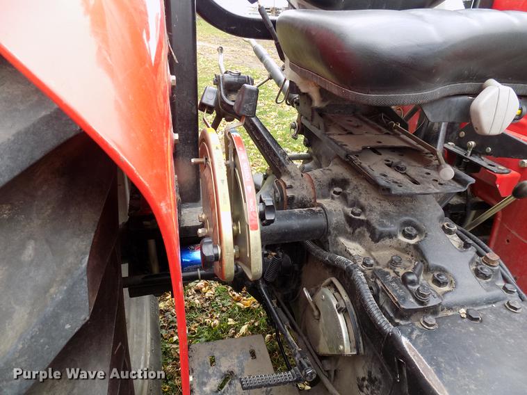 image for item DC4755 2000 Massey-Ferguson 231S tractor