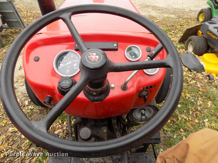 image for item DC4755 2000 Massey-Ferguson 231S tractor