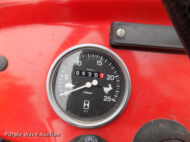 image for item DC4755 2000 Massey-Ferguson 231S tractor