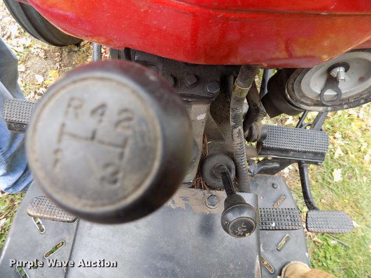 image for item DC4755 2000 Massey-Ferguson 231S tractor