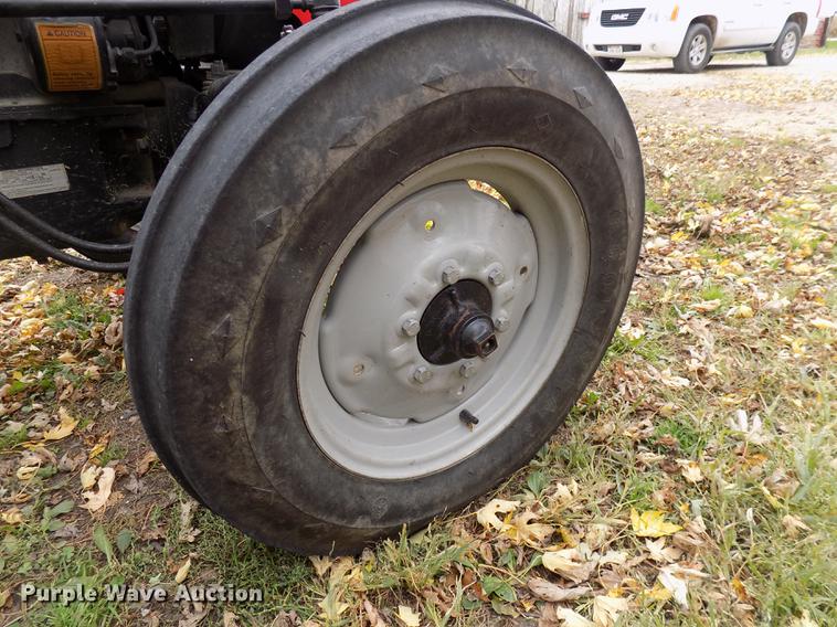 image for item DC4755 2000 Massey-Ferguson 231S tractor