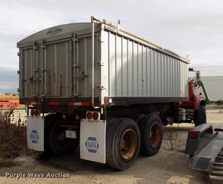 image for item DC4765 1982 Mack 685S grain truck