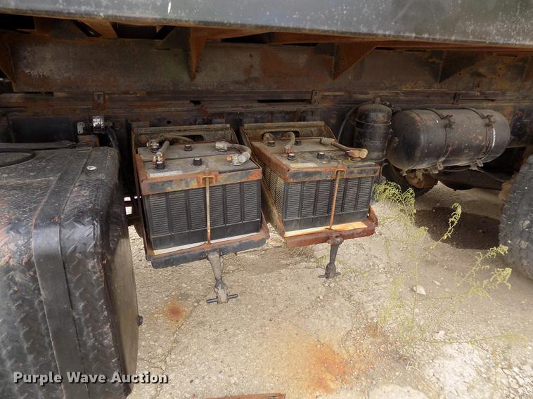 image for item DC4765 1982 Mack 685S grain truck