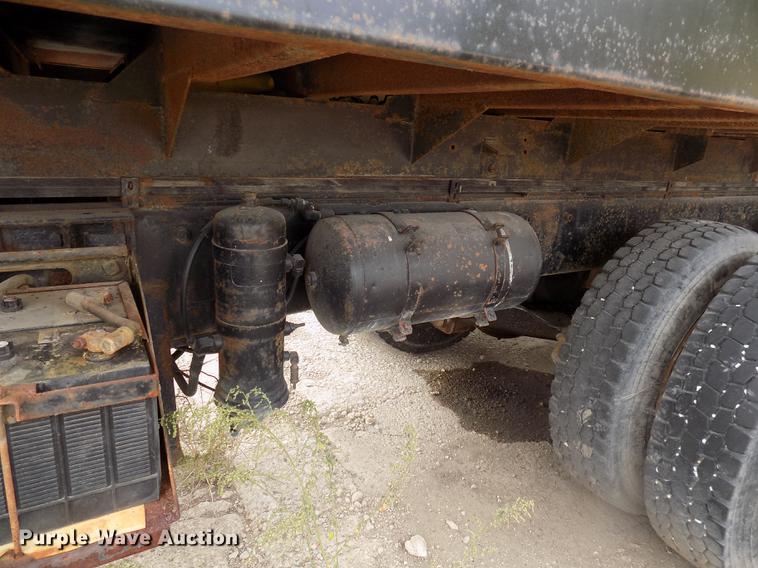 image for item DC4765 1982 Mack 685S grain truck