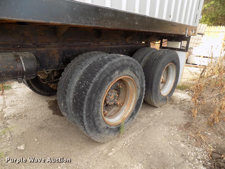 image for item DC4765 1982 Mack 685S grain truck