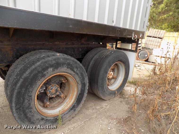 image for item DC4765 1982 Mack 685S grain truck