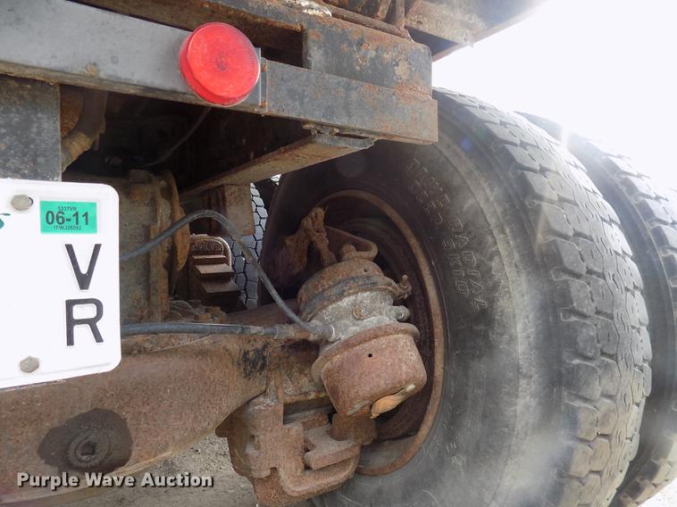 image for item DC4765 1982 Mack 685S grain truck