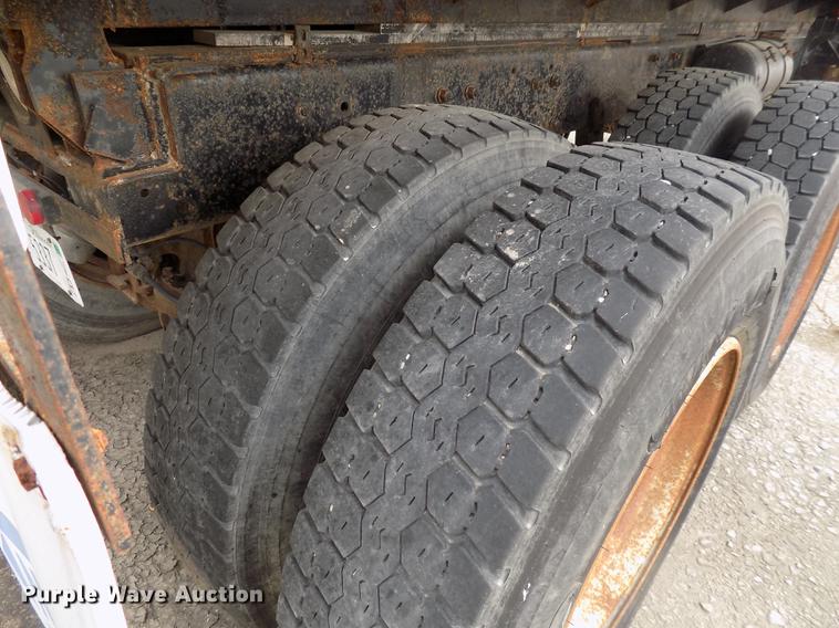 image for item DC4765 1982 Mack 685S grain truck