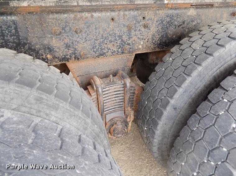 image for item DC4765 1982 Mack 685S grain truck