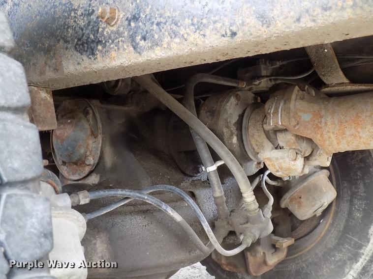 image for item DC4765 1982 Mack 685S grain truck