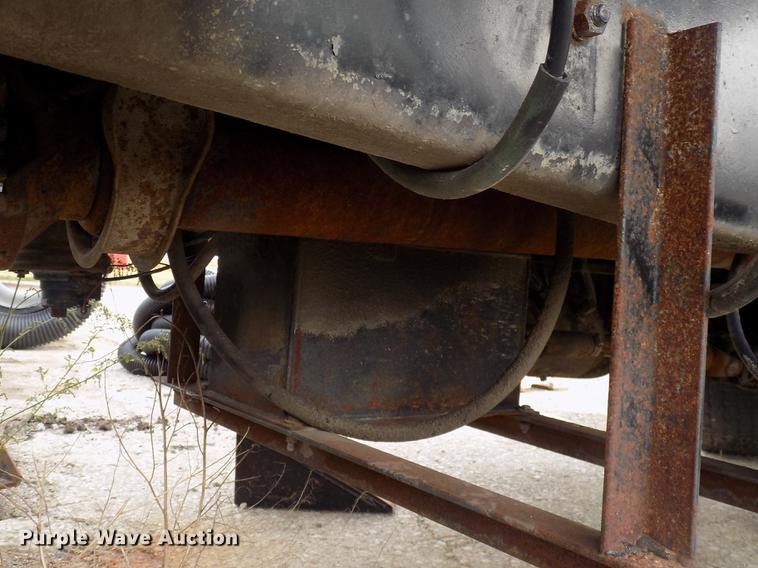 image for item DC4765 1982 Mack 685S grain truck