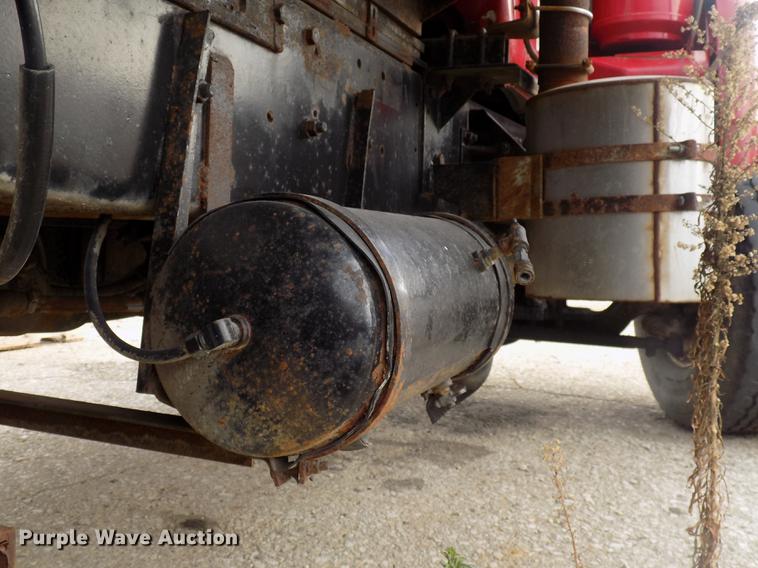 image for item DC4765 1982 Mack 685S grain truck