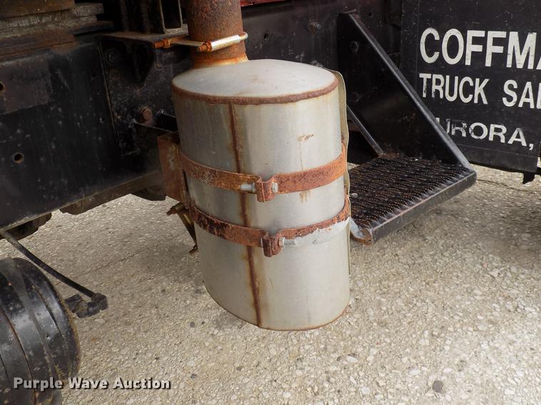 image for item DC4765 1982 Mack 685S grain truck