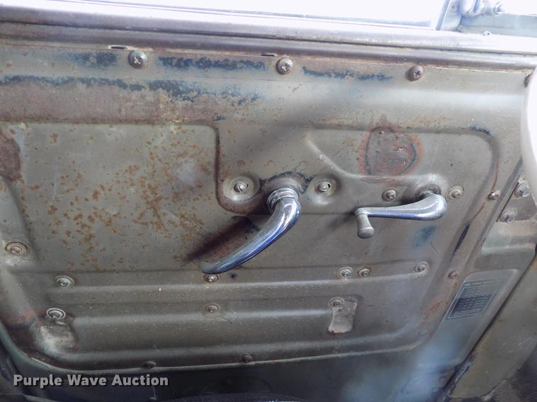 image for item DC4765 1982 Mack 685S grain truck