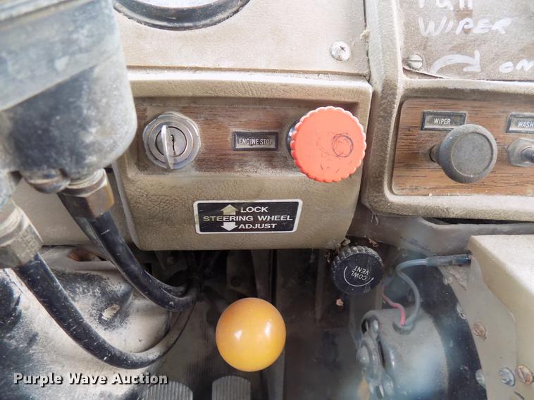 image for item DC4765 1982 Mack 685S grain truck