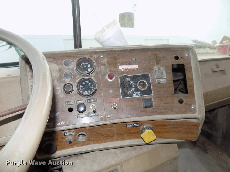 image for item DC4765 1982 Mack 685S grain truck