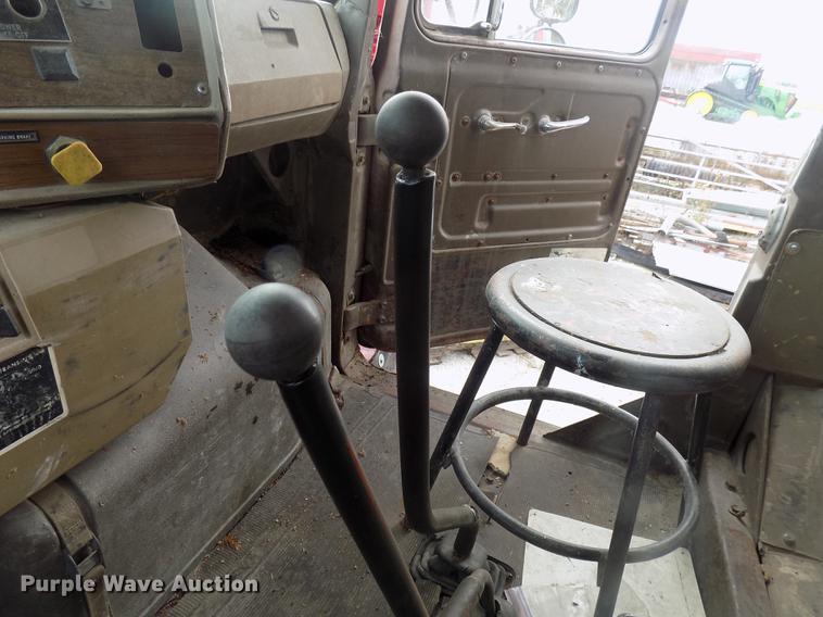 image for item DC4765 1982 Mack 685S grain truck