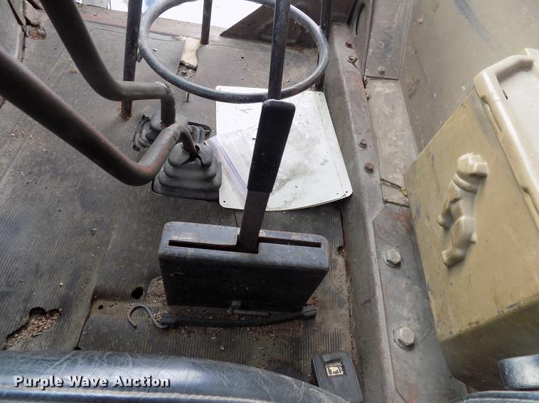 image for item DC4765 1982 Mack 685S grain truck