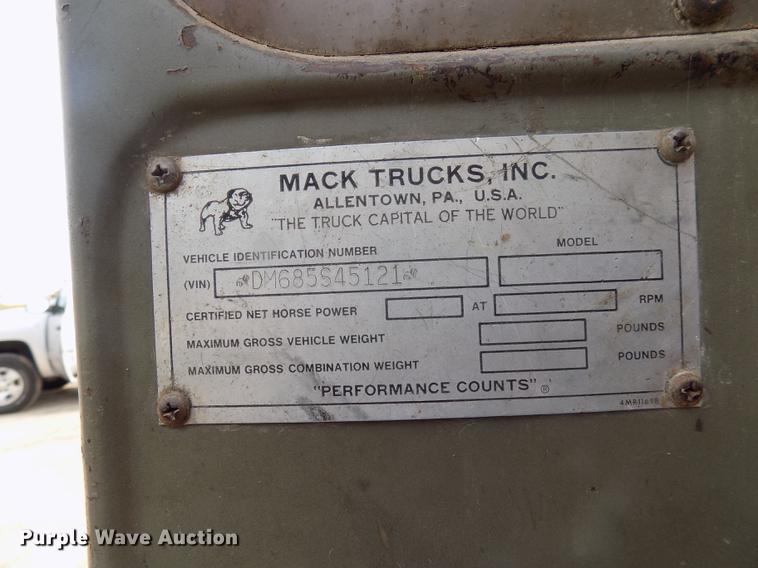 image for item DC4765 1982 Mack 685S grain truck