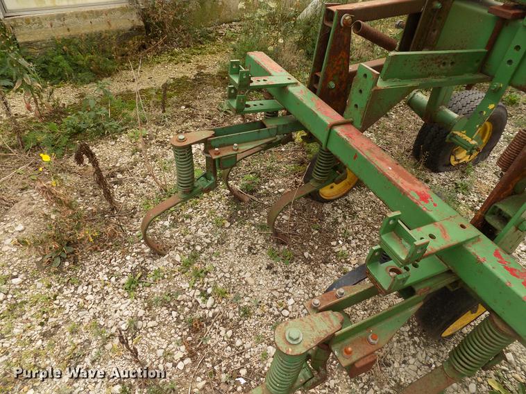 image for item DC4770 John Deere 845 cultivator