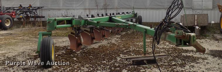 image for item DC4771 John Deere 2810 eight bottom plow