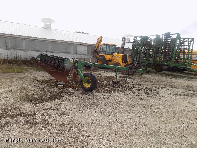 image for item DC4771 John Deere 2810 eight bottom plow