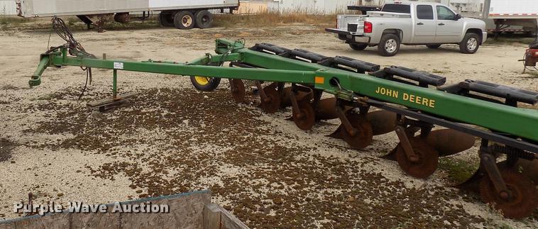 image for item DC4771 John Deere 2810 eight bottom plow