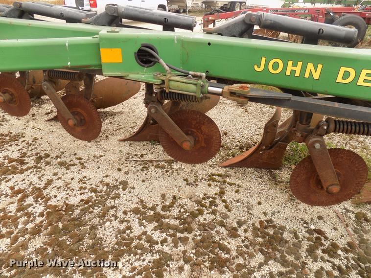 image for item DC4771 John Deere 2810 eight bottom plow