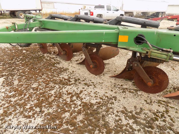 image for item DC4771 John Deere 2810 eight bottom plow