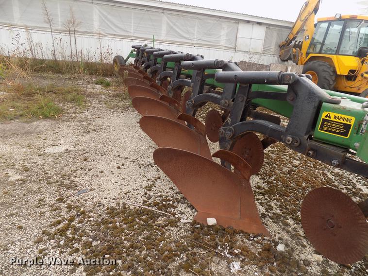 image for item DC4771 John Deere 2810 eight bottom plow