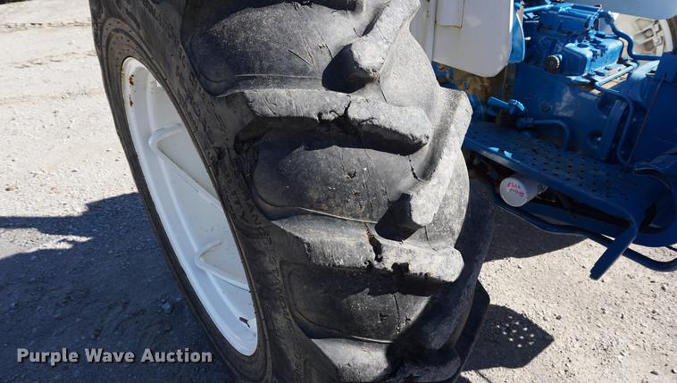 image for item DC5259 1988 Ford 6610 tractor