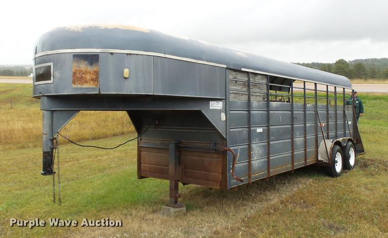 image for item DC6420 Flying L livestock trailer