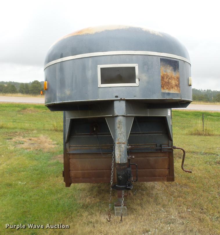 image for item DC6420 Flying L livestock trailer