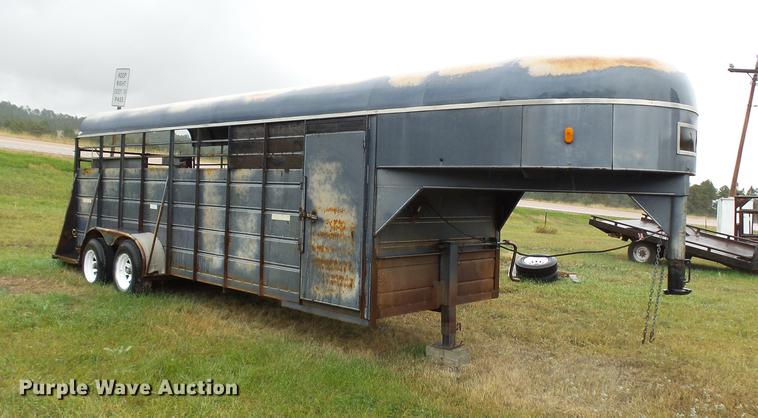 image for item DC6420 Flying L livestock trailer