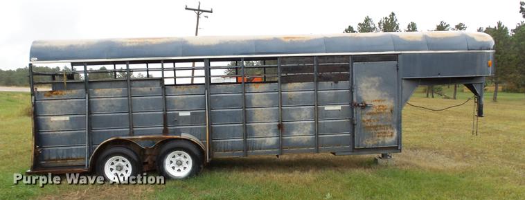 image for item DC6420 Flying L livestock trailer
