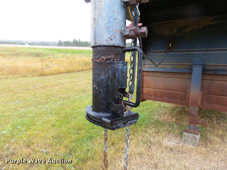 image for item DC6420 Flying L livestock trailer